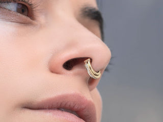 Row Flow - White Diamonds 14k Gold Clicker Ring