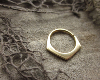 the triangle3 ring in 14k yellow gold