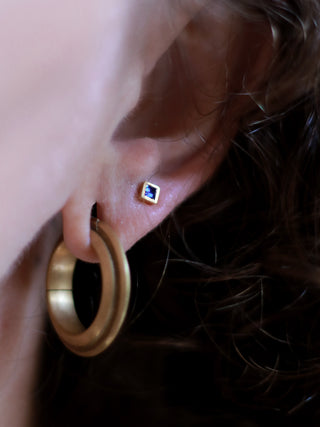 2mm blue Sapphire post earring in 14k gold 
