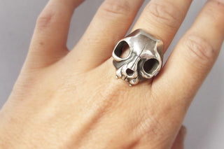 cat skull ring in oxidized silver
